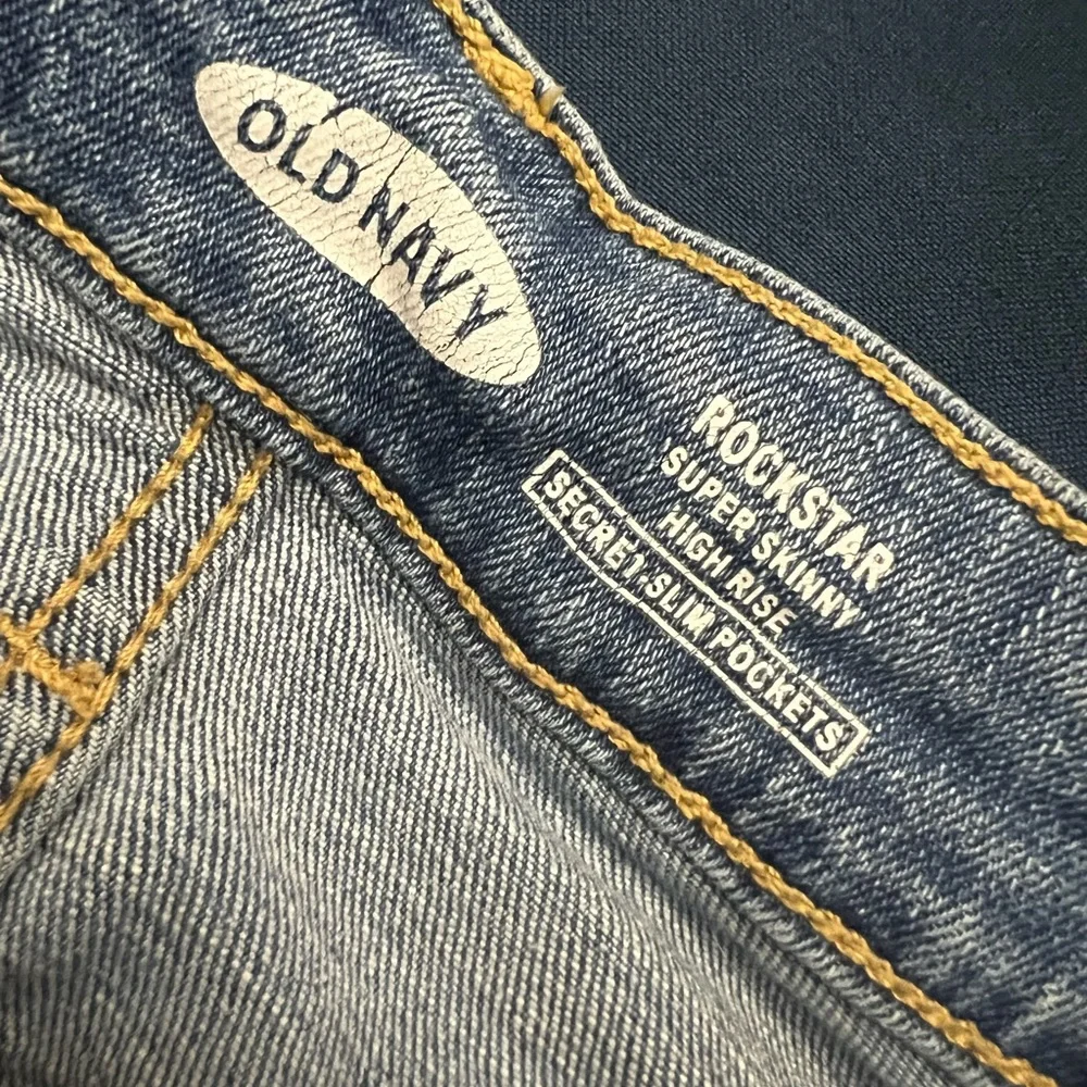 Old Navy ROCKSTAR Super Skinny High Rise - Picture 3 of 3